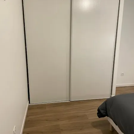 Pelloutier E Apartman *